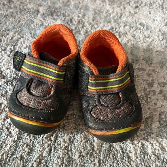 Stride rite soft motion toddler shoe size 5 - Picture 2 of 3